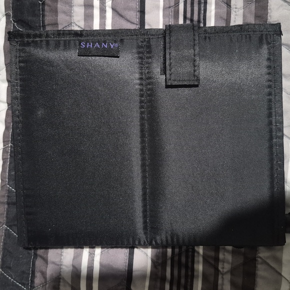 SHANY Makeup Brush Set - Black and Purple *missing 5 Brushes* - Picture 4 of 6